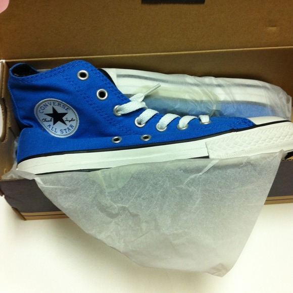 *Hold* Blue converse brand new