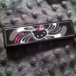 Trade @dealingoutgoods mac Hello kitty palette