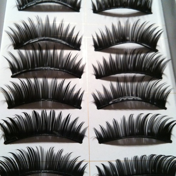 60 pairs of eyelashes!!