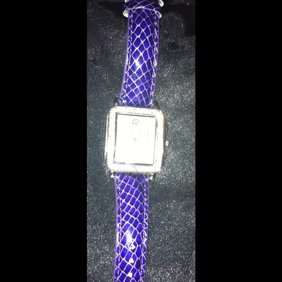 Playful square watch