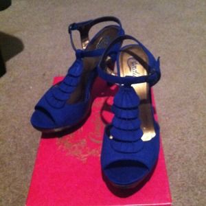Fabulous blue Candies sandals