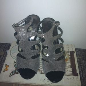 They are size 8.5 but feels like a 7