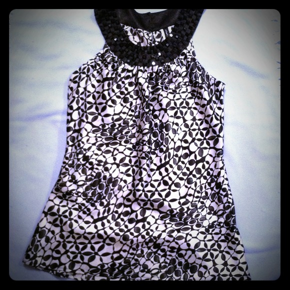 ❌SOLD❌** Like New** Black & White Beaded Top!