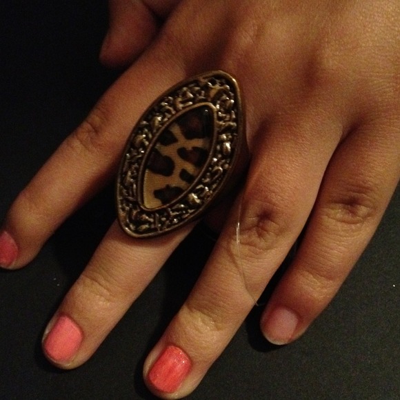 Gold leopard ring - Picture 2 of 3