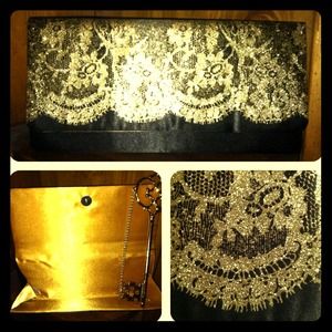 🔥REDUCED🔥✨Black & Gold Clutch✨