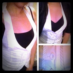 ❌❌sold❌❌NWOT white with black pin stripe vest💋