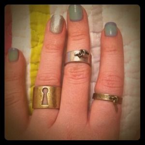 BRAND NEW - jewelmint yves ring set