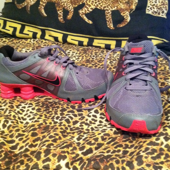 Nike shocks RESERVED - Picture 2 of 4