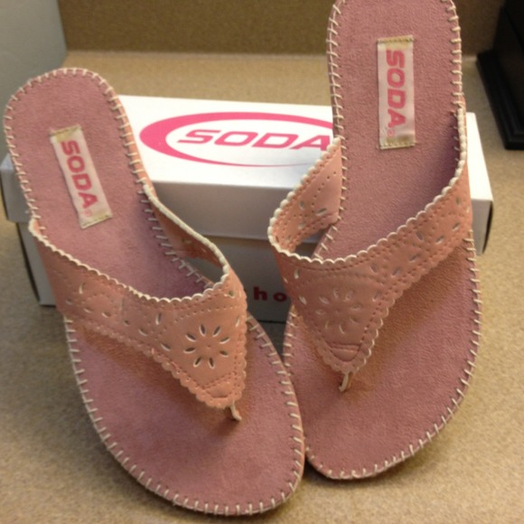 New in box light Pink sandals