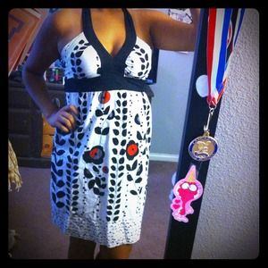 White halter summer dress. 💚