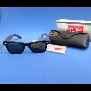 SOLD - Brand New Authentic Ray-Ban Wayfarer
