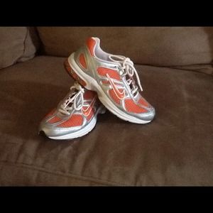 Brand new size 8 orange Nike running sneaker