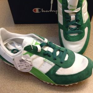 NEW Women's green sneakers