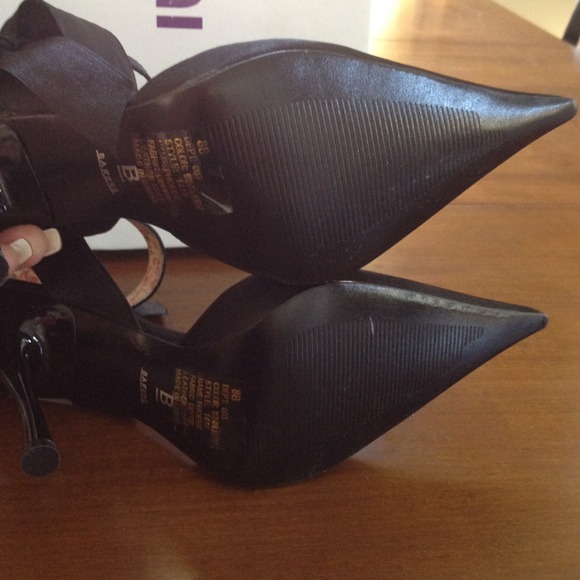 💢SOLD💢 Bakers - black satin bow tie pumps - Picture 3 of 4