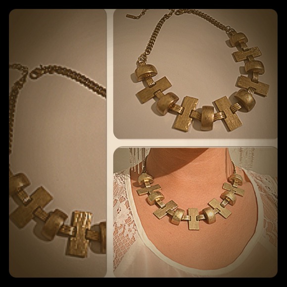 Astoria Necklace by Jewelmint