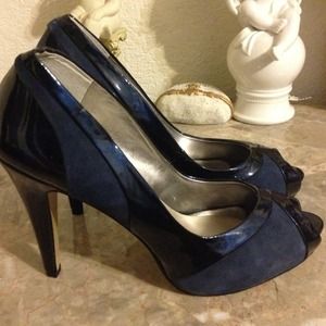 Nine West blue/navy suede pump