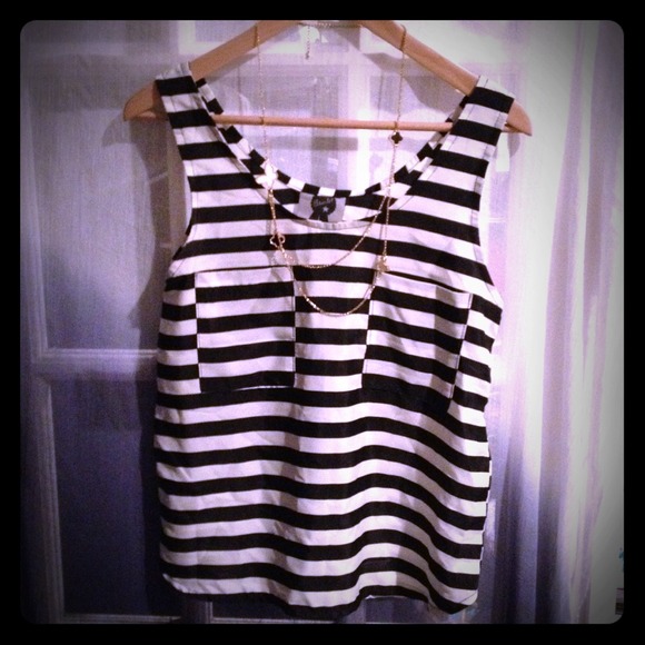 **SOLD**Black/White tank top