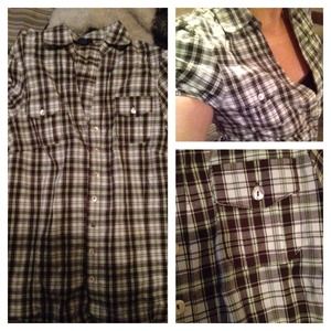 ❌sold❌🎉NWOT button down top🎉