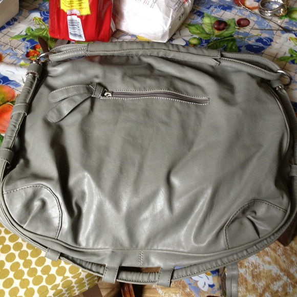 Very cute grey purse - Picture 2 of 3