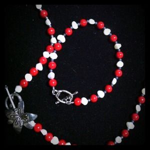 Pearl necklace and bracelet