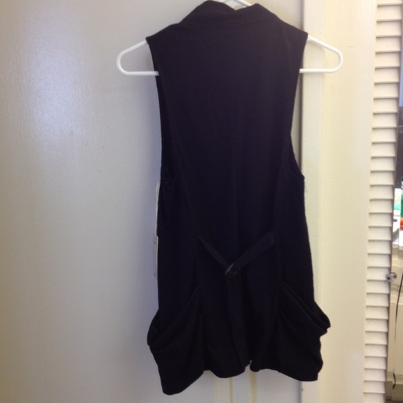 💢 SOLD💢 Brand new black vest! - Picture 2 of 2