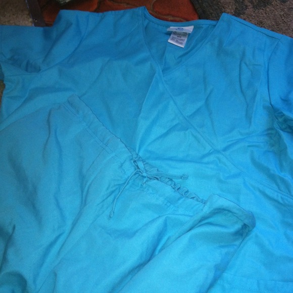 Scrub set