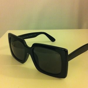 Accessories - Stylish black framed sunglasses Accessories - Stylish black framed sunglasses