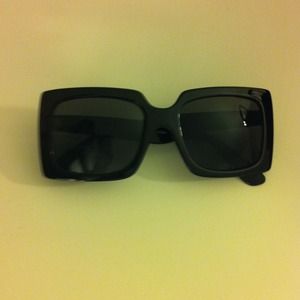 Accessories - Stylish black framed sunglasses Accessories - Stylish black framed sunglasses