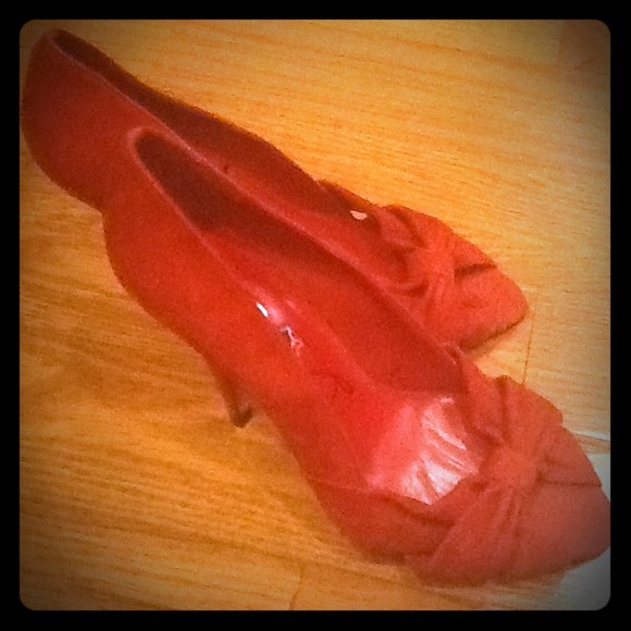 Peep toe red suede Aldo pumps