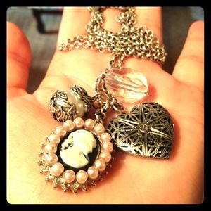 Beautiful vintage necklace from American Eagle