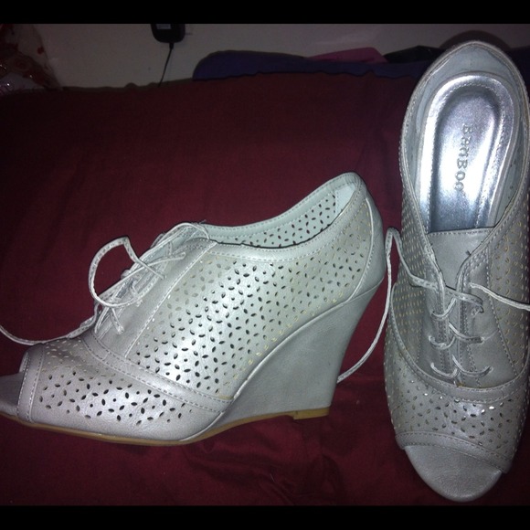 Grey cut out  peep toe wedge heels size 8.5 - Picture 2 of 4