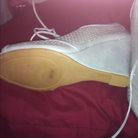 Grey cut out  peep toe wedge heels size 8.5 - Picture 4 of 4