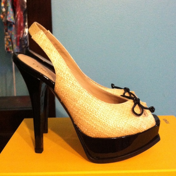 Fendi slingback pumps. - Picture 4 of 4