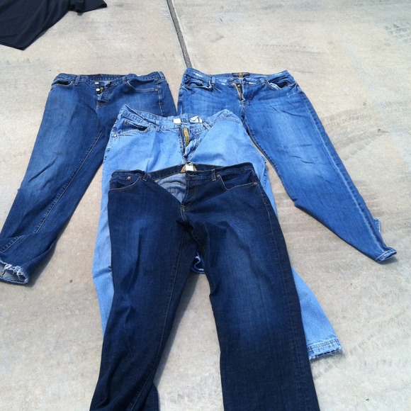 4 "lucky"blue jeans with various denim fades.