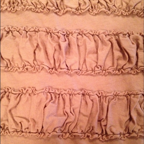 ❌SOLD❌ @suzannemcginnis - J.Crew Ruffled Tank Top - Picture 2 of 4