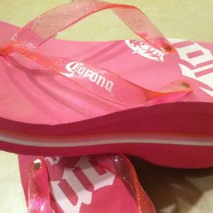 💰Pink glittery flip flops ✨