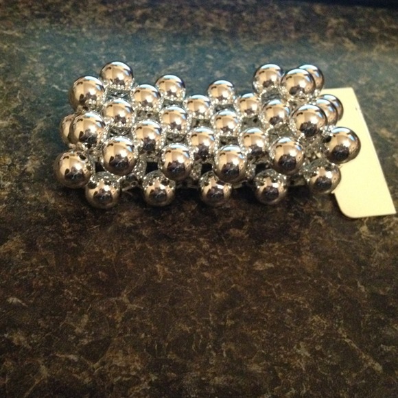 Silver ball bracelet