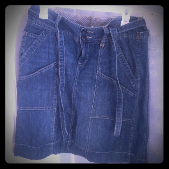 Gap skirt