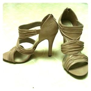 Light pink heels for the fashionista!