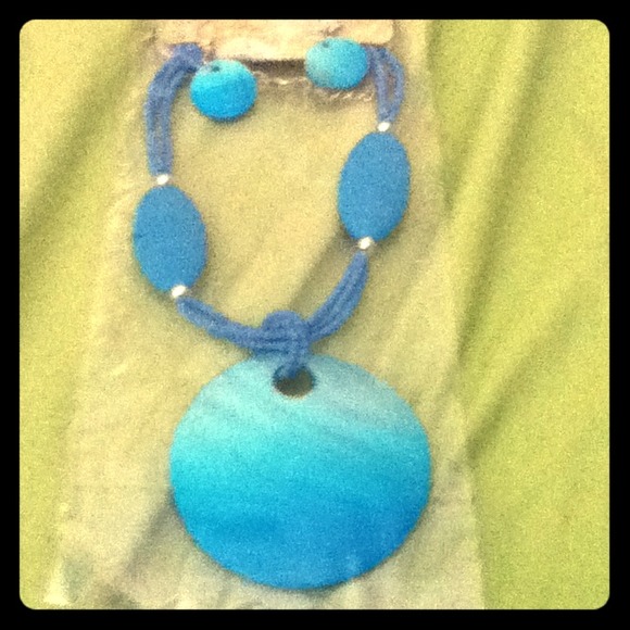 Fancy blue necklace