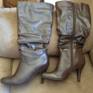 **Reserve for EVY** Faux leather boots