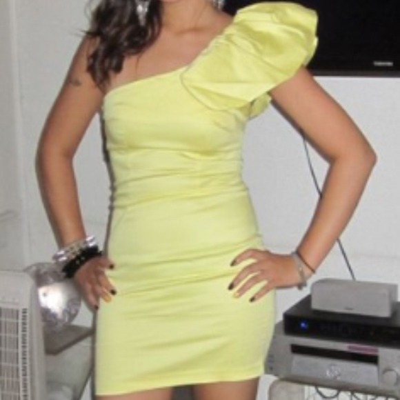 One shoulder ruffled dress in yellow mellow - Picture 1 of 2