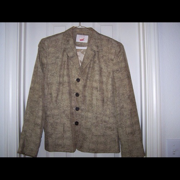 Blazer - Picture 1 of 1