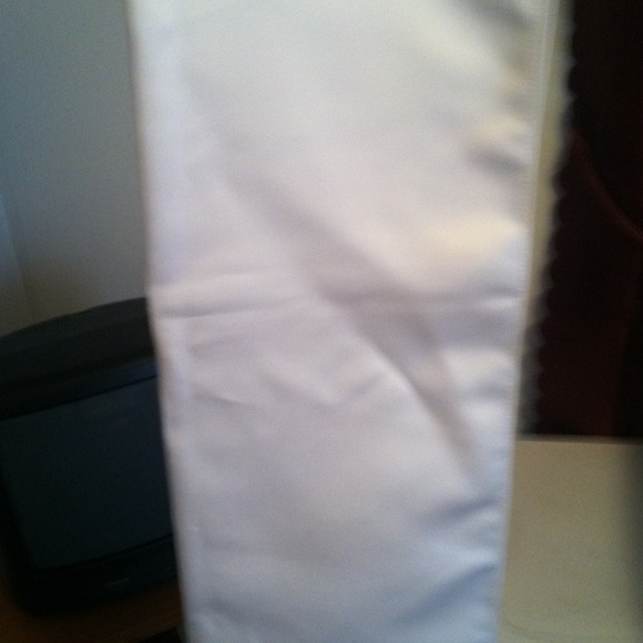 Wedding dress, never worn - Picture 4 of 4