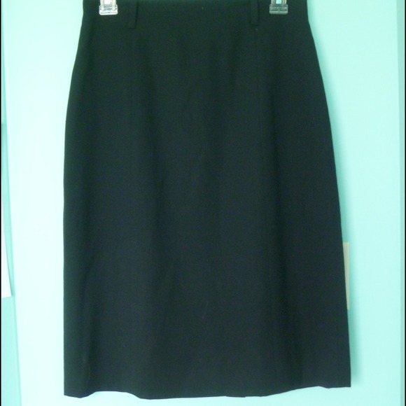 Liz Claiborne Dresses & Skirts - Classic black Liz Claiborne pencil skirt