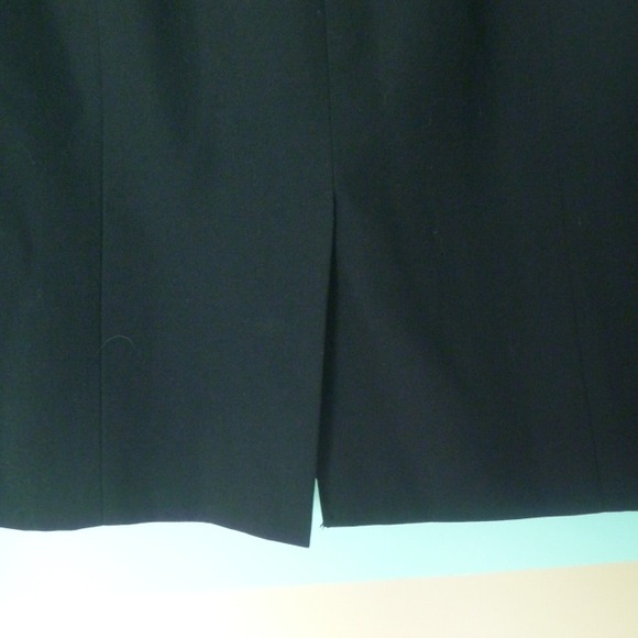Classic black Liz Claiborne pencil skirt - Picture 2 of 2