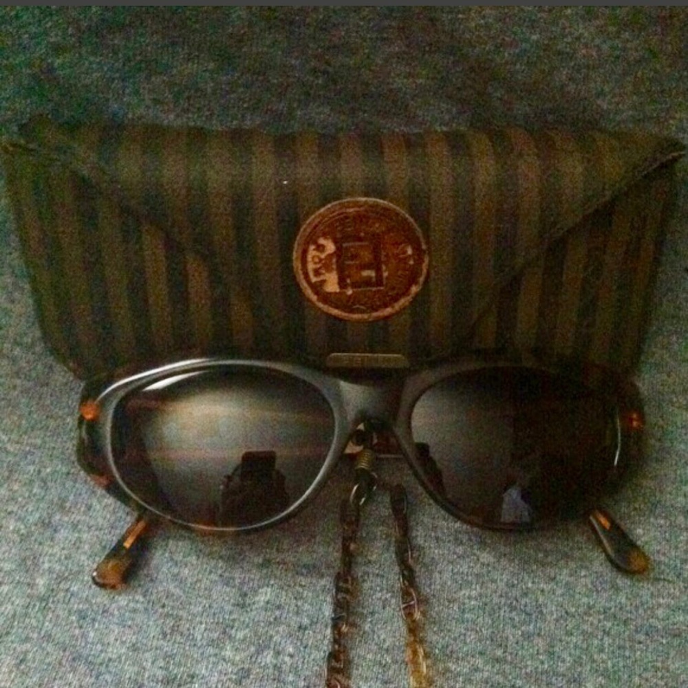 FENDI RETRO CHIC!!! Vintage Sunglasses