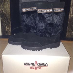 Minnetonka Mukluk boots in black.