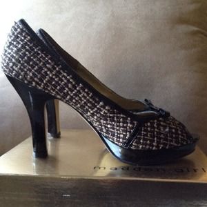 Steve Madden tweed pumps