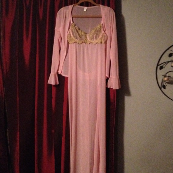 Loveliest feminine gown and robe matching undies